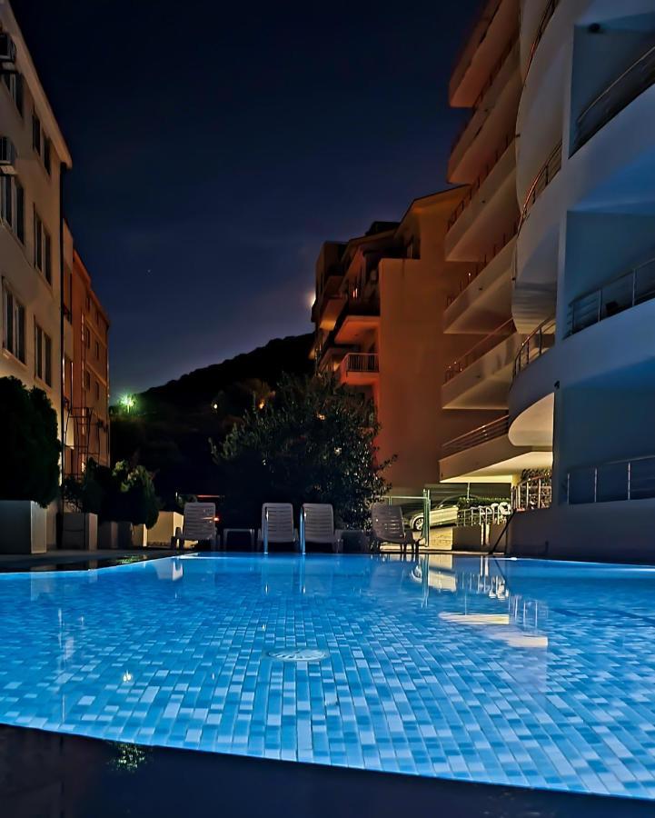 Anja & Ogo Apartments Sea View & Pool Petrovac na moru Exterior foto