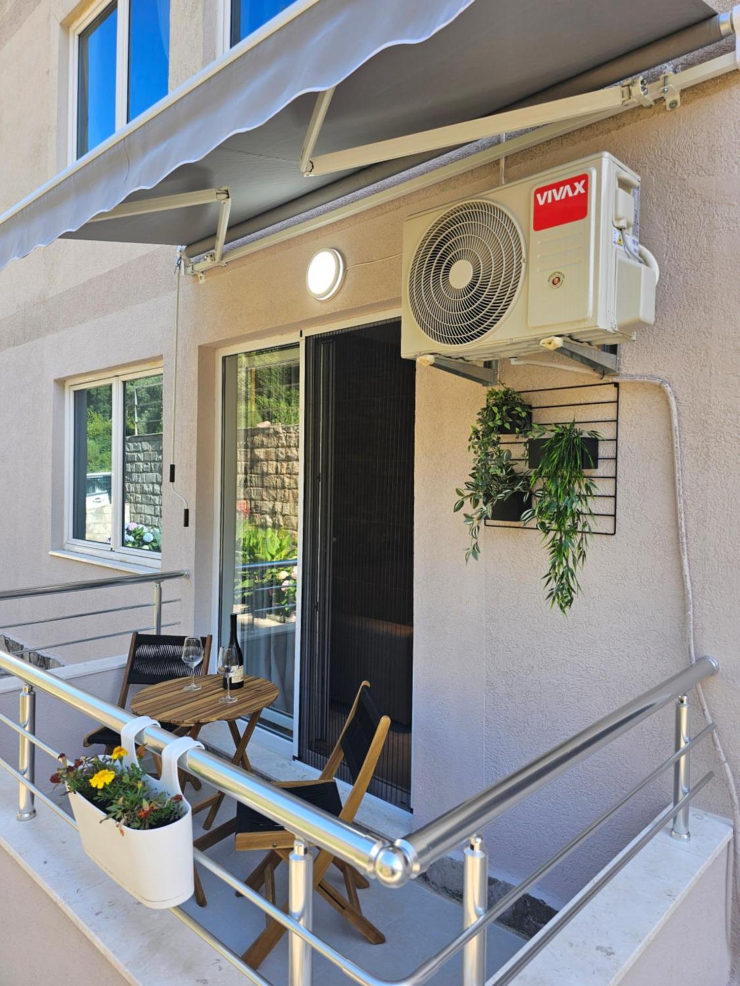 Anja & Ogo Apartments Sea View & Pool Petrovac na moru Exterior foto