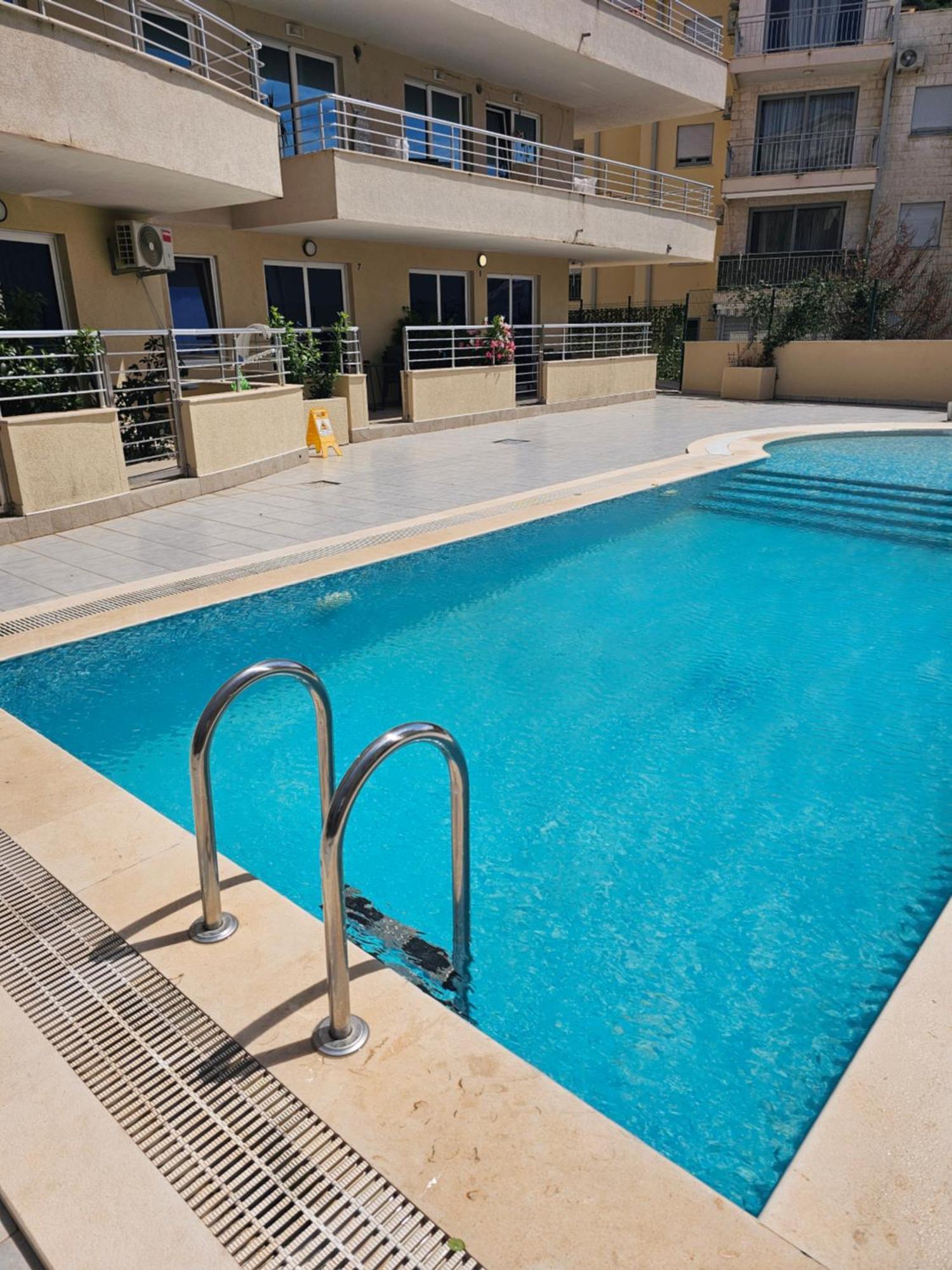 Anja & Ogo Apartments Sea View & Pool Petrovac na moru Exterior foto