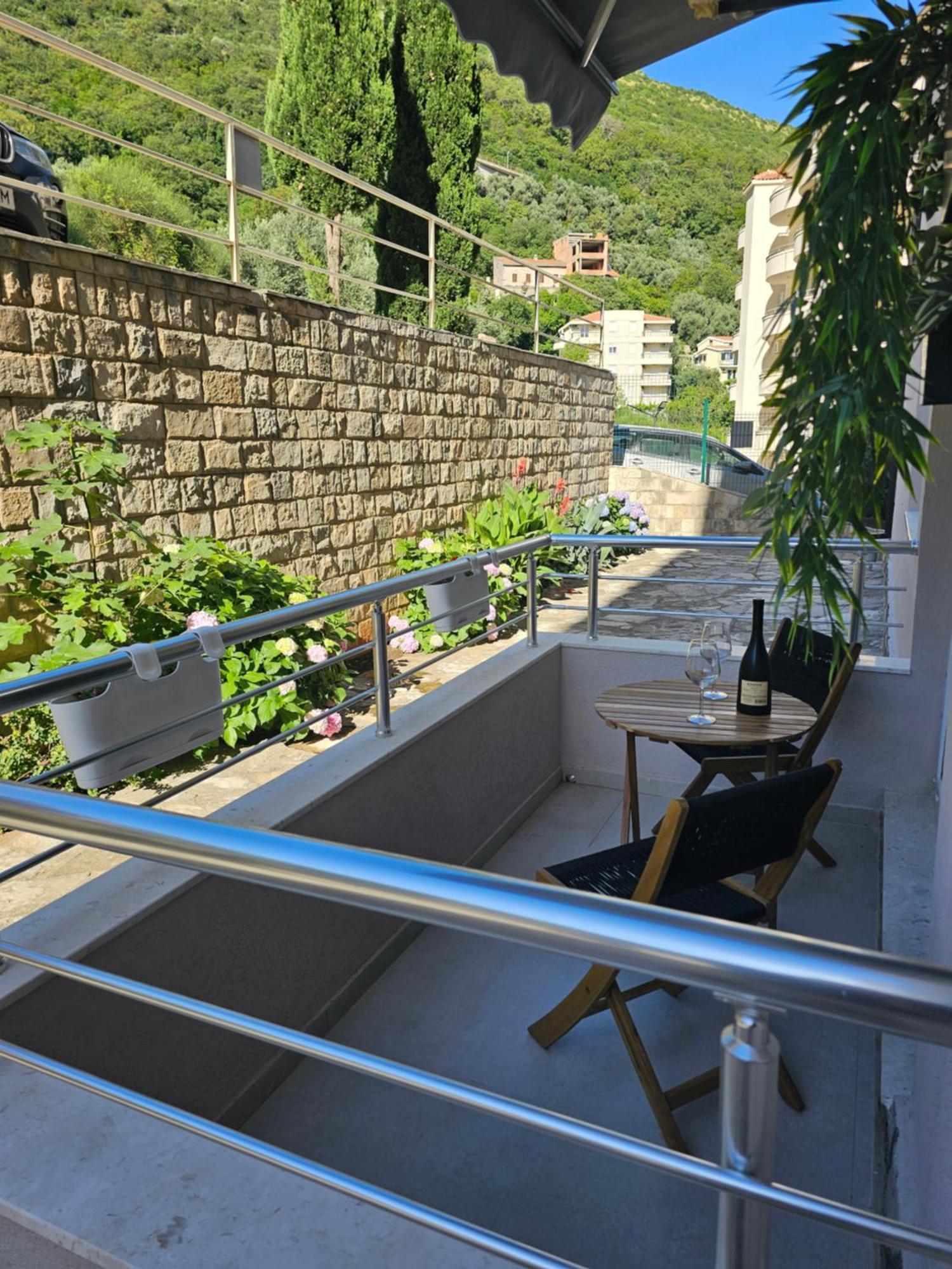 Anja & Ogo Apartments Sea View & Pool Petrovac na moru Exterior foto
